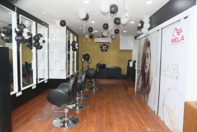 Tammana Unisex Saloon, Kharar