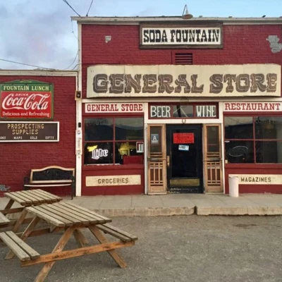 General Stores, Dera bassi