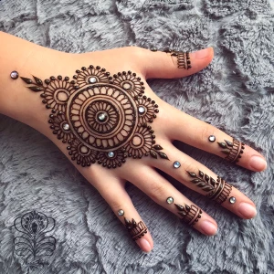 Mehndi Artist, India logo