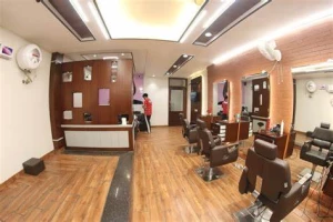 Bindas - A Unisex Beauty Saloon logo