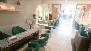 Up 2 Date Unisex Salon logo