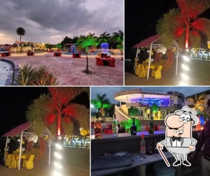Headquarter restro bar, Rohtak logo