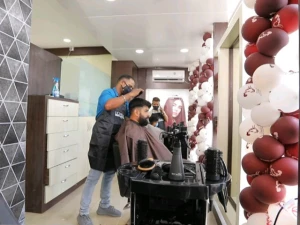 Amazing Hair Saloon & Spa logo