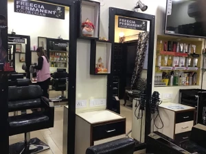 N 19 Unisex Salon logo
