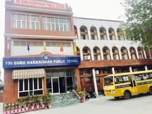 Sri Guru Harkrishan Sr. Sec. School, Nr. Railway Station Amritsar logo