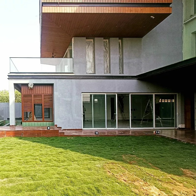 "Lakewood Residence: Exploring the Art of Cladding and Textures in Modern Architecture"