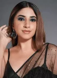 "Aashna Shroff: Shaping Beauty Narratives and Inspiring Self-Expression