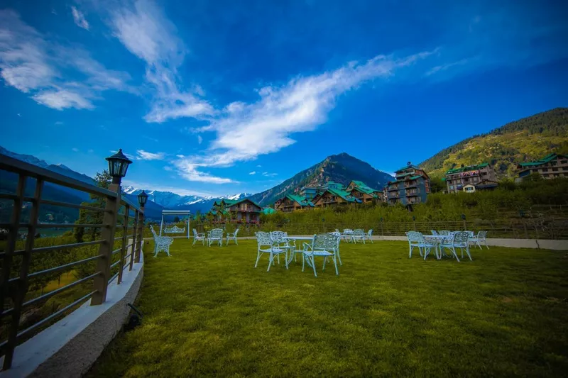 Enchanting Shimla & Manali Honeymoon Package: 5 Nights/6 Days of Luxury for Just ₹57,000 per Couple! 🏔️